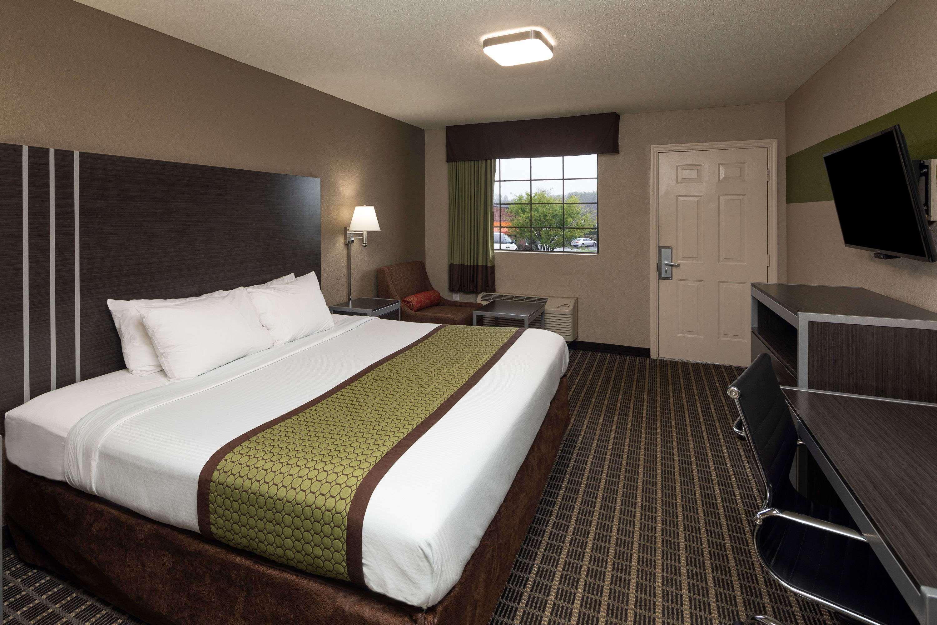 Days Inn & Suites By Wyndham Athens Exterior photo