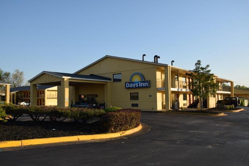Days Inn & Suites By Wyndham Athens Exterior photo
