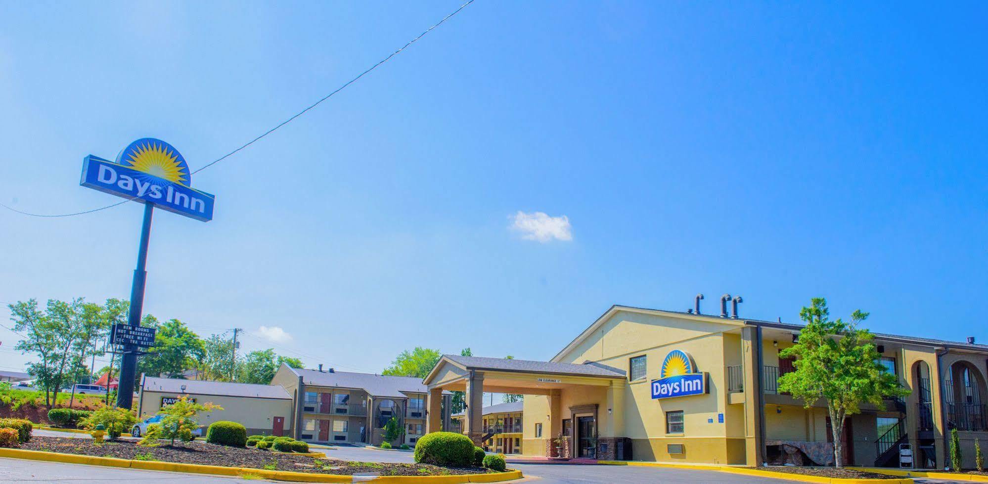 Days Inn & Suites By Wyndham Athens Exterior photo